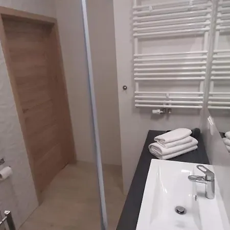 Garden Gates And Sadowa شقة