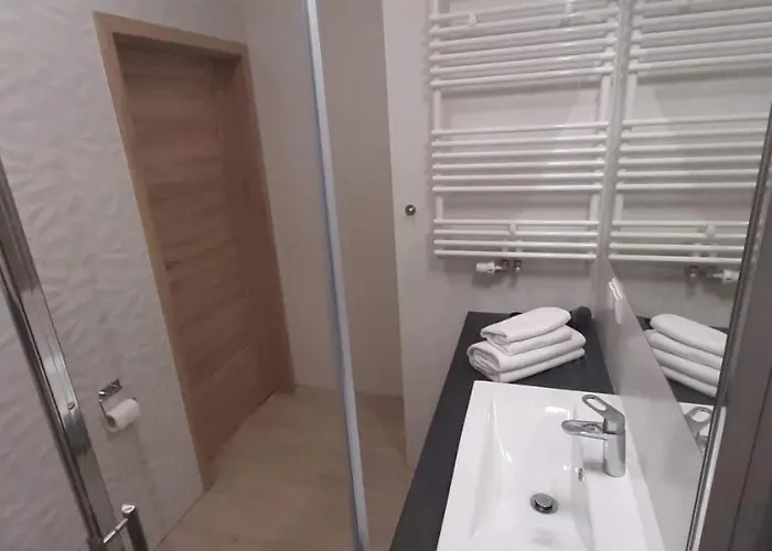 Garden Gates And Sadowa Apartman